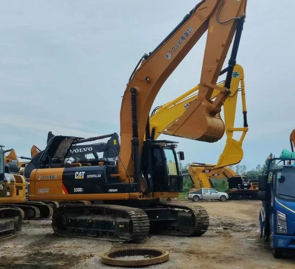 Caterpillar 330D crawler excavator, side view Caterpillar 330D crawler excavator, side view