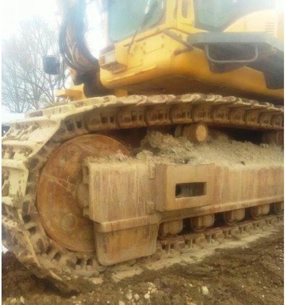 2005 Komatsu PC 750 LC-7K crawler excavator undercarriage view