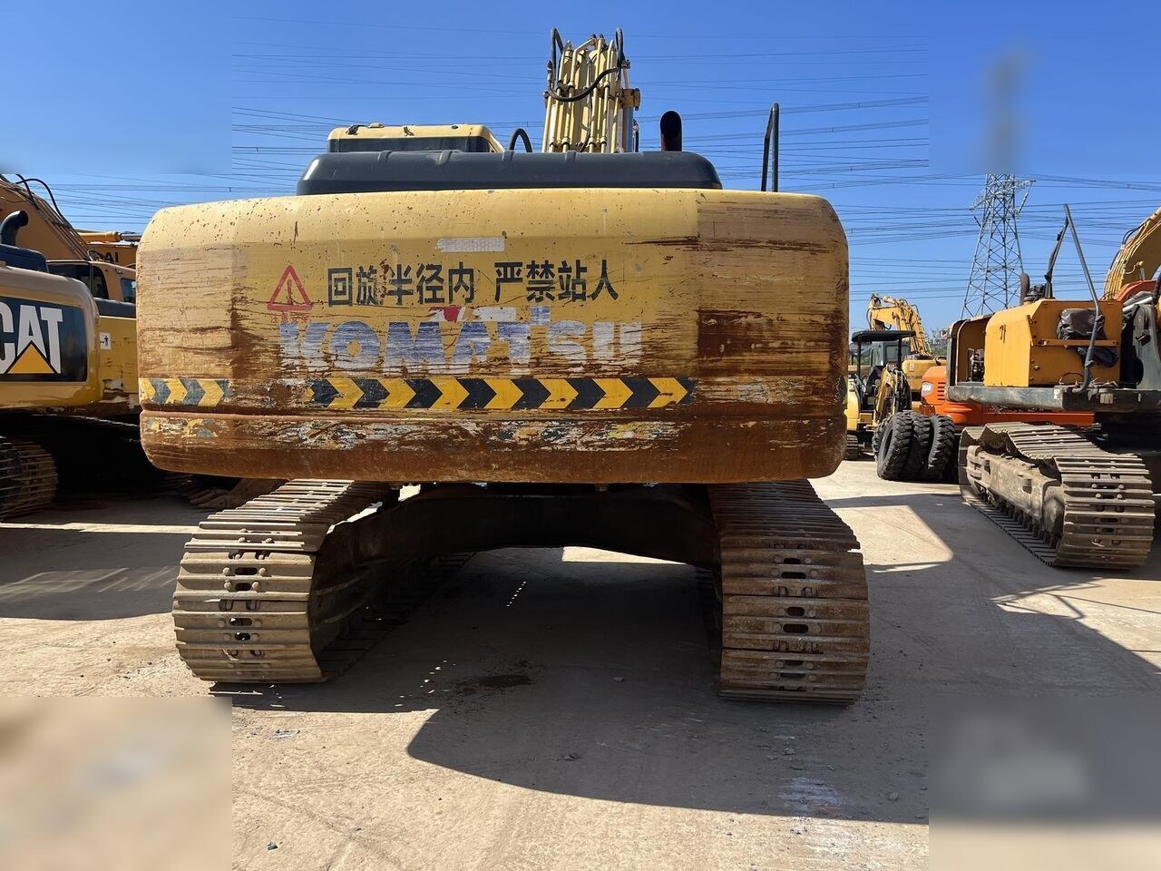 2024 Komatsu PC200-7 crawler excavator rear view 2024 Komatsu PC200-7 crawler excavator rear view
