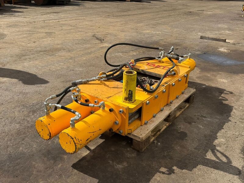 2016 Taets 16 pile breaker attachment, high-angle view