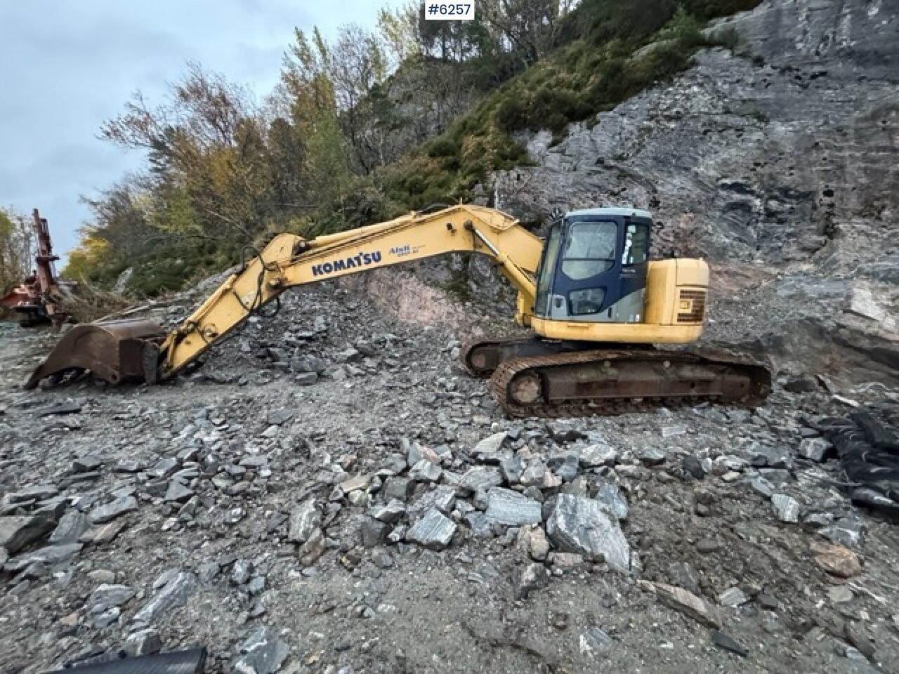 2005 Komatsu PC228USLC-3 crawler excavator side view 2005 Komatsu PC228USLC-3 crawler excavator side view