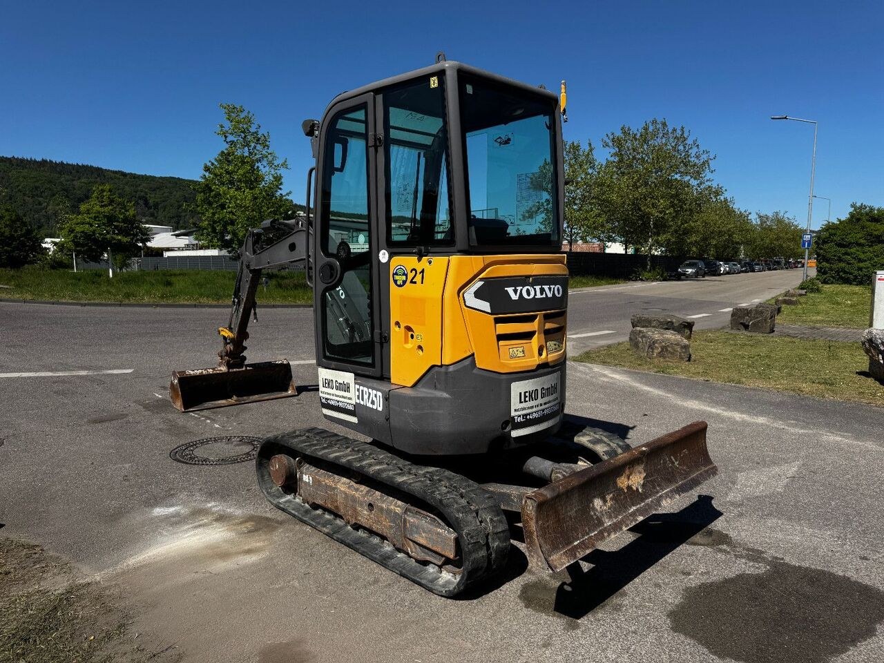 2013 Volvo ECR25D mini excavator, front three-quarter view 2013 Volvo ECR25D mini excavator, front three-quarter view