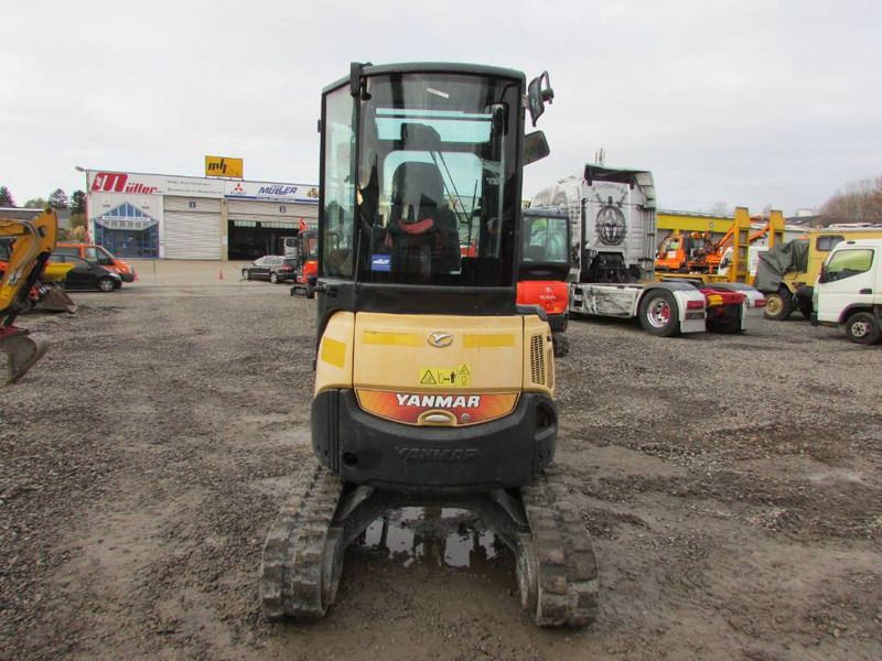 2016 Yanmar VIO25-4 mini excavator, front view 2016 Yanmar VIO25-4 mini excavator, front view