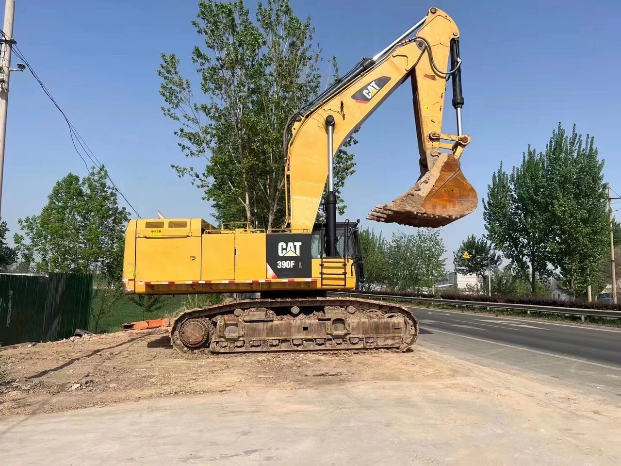 2024 Caterpillar 390F L crawler excavator, side profile view 2024 Caterpillar 390F L crawler excavator, side profile view