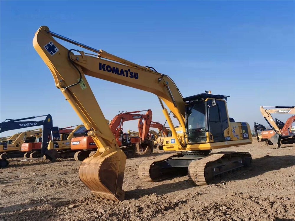 Komatsu PC220 crawler excavator, side view Komatsu PC220 crawler excavator, side view