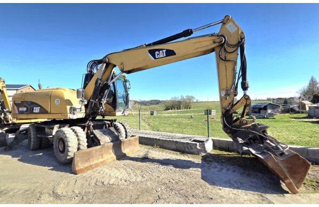 2009 Caterpillar M318D wheel excavator, side view
