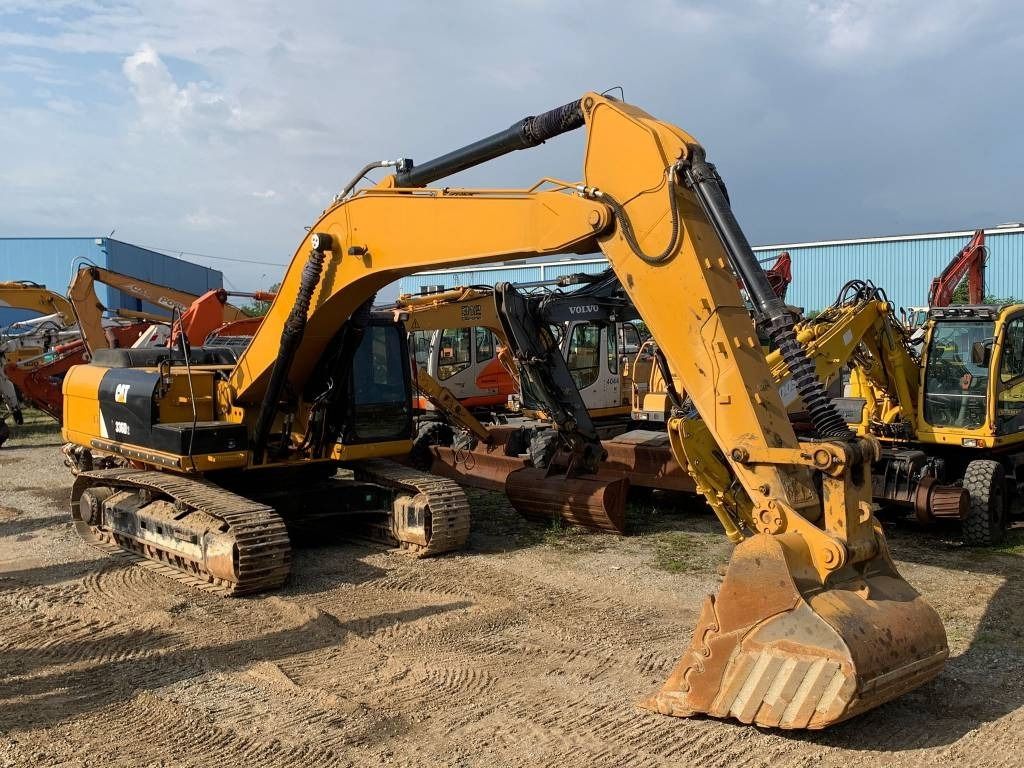 2020 Caterpillar 336D2 crawler excavator, side profile view 2020 Caterpillar 336D2 crawler excavator, side profile view