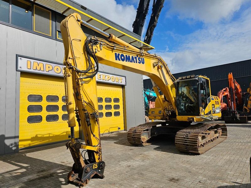 2015 Komatsu HB215LC-2 crawler excavator, front three-quarter view 2015 Komatsu HB215LC-2 crawler excavator, front three-quarter view