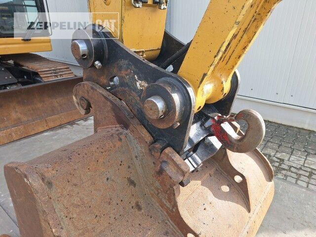 2021 Caterpillar 325-07B crawler excavator bucket linkage detail 2021 Caterpillar 325-07B crawler excavator bucket linkage detail