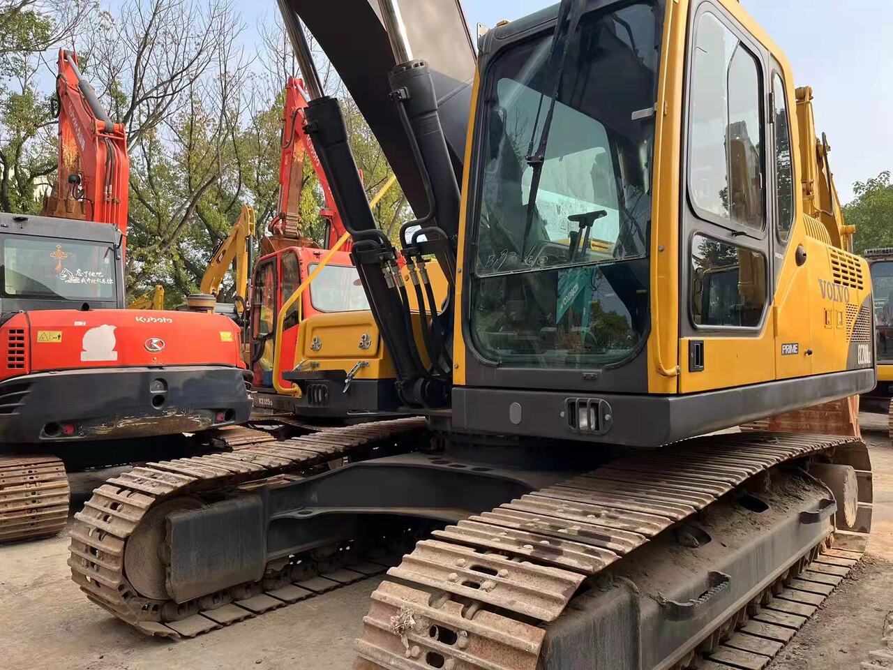 2018 Volvo EC210BLC crawler excavator, front three-quarter view 2018 Volvo EC210BLC crawler excavator, front three-quarter view