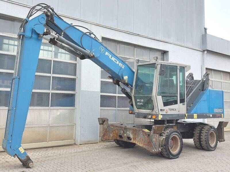 2016 Fuchs MHL320F material handler, side view 2016 Fuchs MHL320F material handler, side view