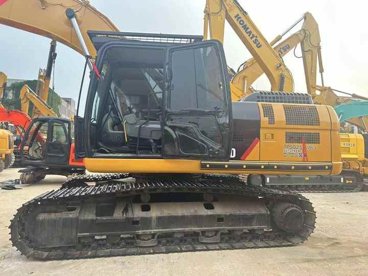 2020 Caterpillar 325D crawler excavator side view 2020 Caterpillar 325D crawler excavator side view
