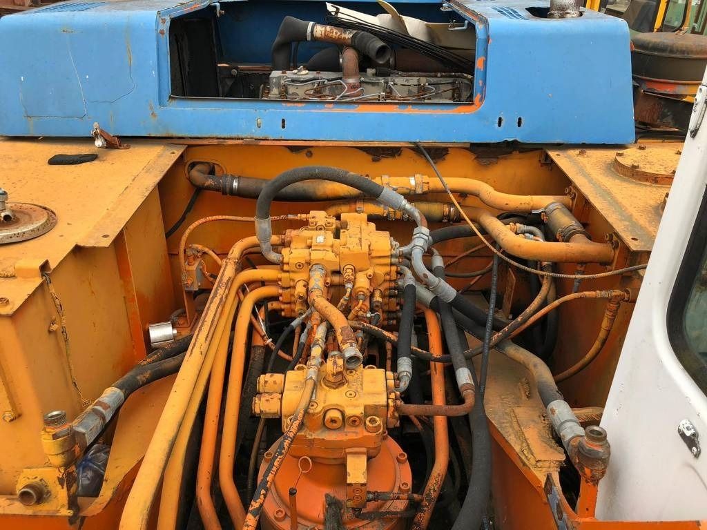 2002 Hitachi HE 280 ICE crawler excavator engine compartment view
