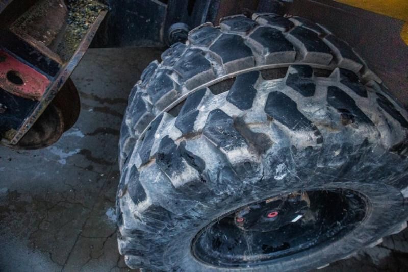 2012 Atlas 160WSR wheel excavator dual tire detail 2012 Atlas 160WSR wheel excavator dual tire detail