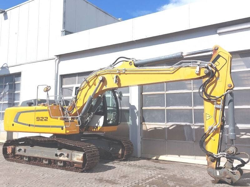2017 Liebherr R922 SLC crawler excavator side view 2017 Liebherr R922 SLC crawler excavator side view