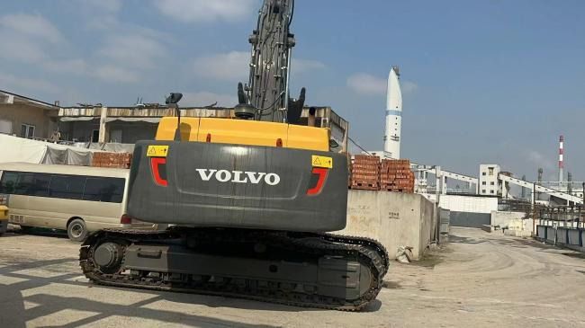 2017 Volvo EC480 crawler excavator rear view