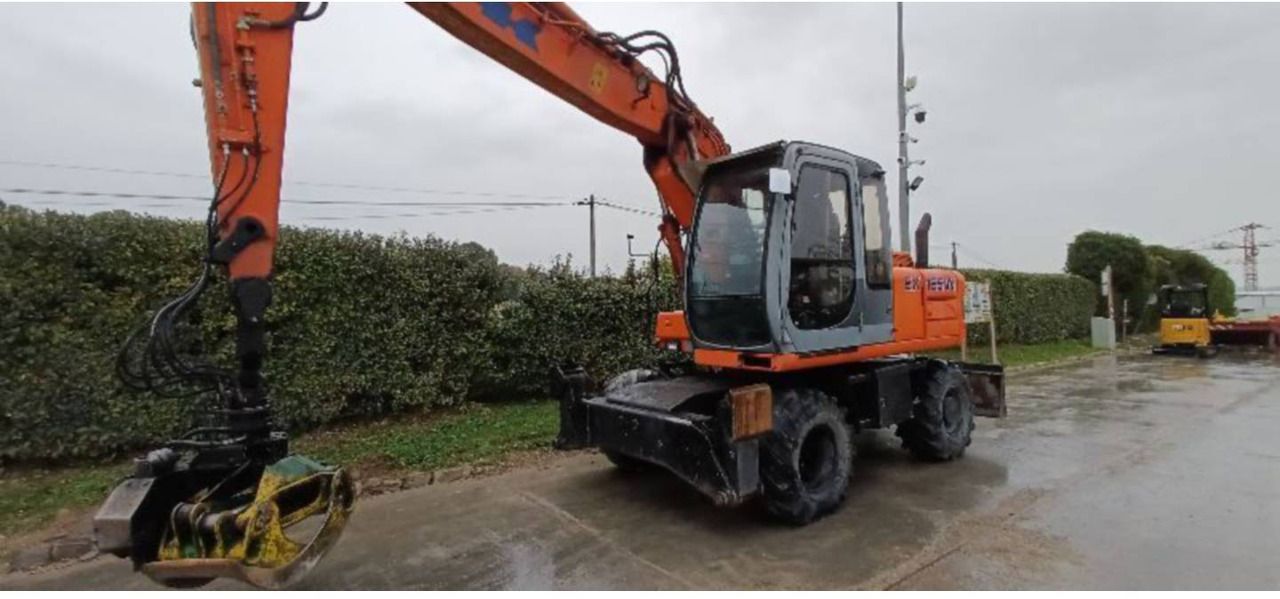 2002 New Holland EX165W wheel excavator, side view 2002 New Holland EX165W wheel excavator, side view
