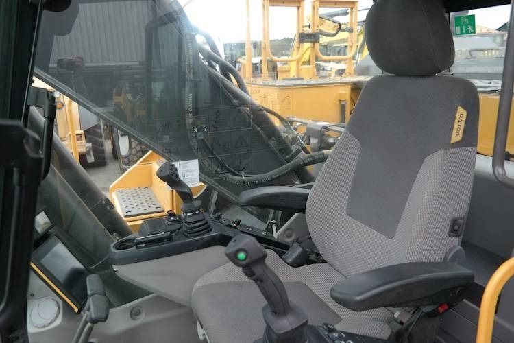 2015 Volvo EC250EL crawler excavator interior cab view