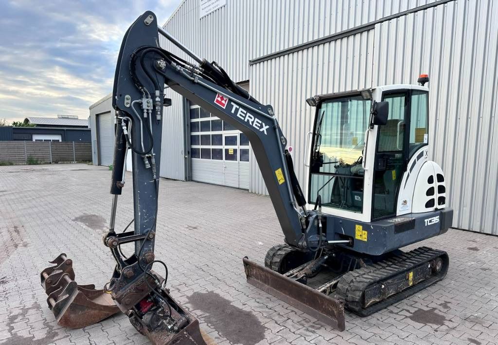 2014 Terex TC 35 mini excavator, side view 2014 Terex TC 35 mini excavator, side view