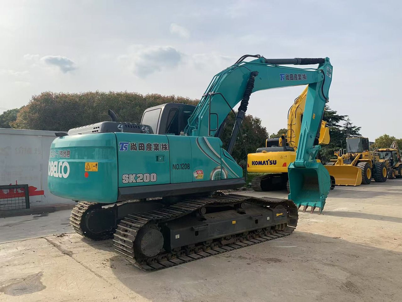 2023 Kobelco SK200-8 crawler excavator, rear three-quarter view 2023 Kobelco SK200-8 crawler excavator, rear three-quarter view