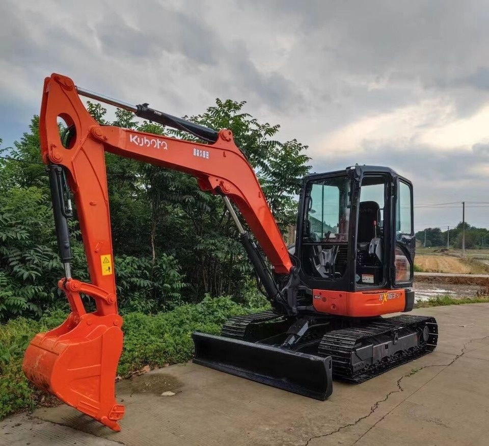 Kubota KX163-5 mini excavator, side view Kubota KX163-5 mini excavator, side view