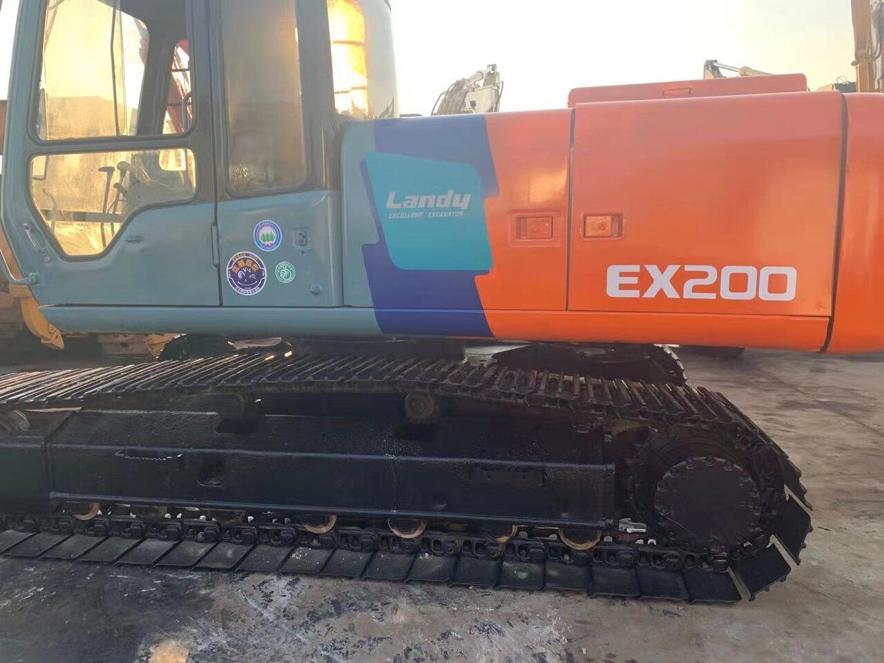 2016 Hitachi EX200-2 crawler excavator side view 2016 Hitachi EX200-2 crawler excavator side view
