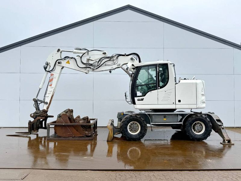 2012 Liebherr A914 COMPACT wheel excavator side view 2012 Liebherr A914 COMPACT wheel excavator side view