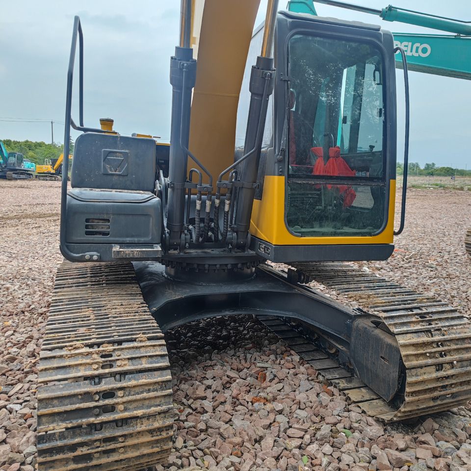 2021 XCMG XE150DA mini excavator, front-quarter view 2021 XCMG XE150DA mini excavator, front-quarter view