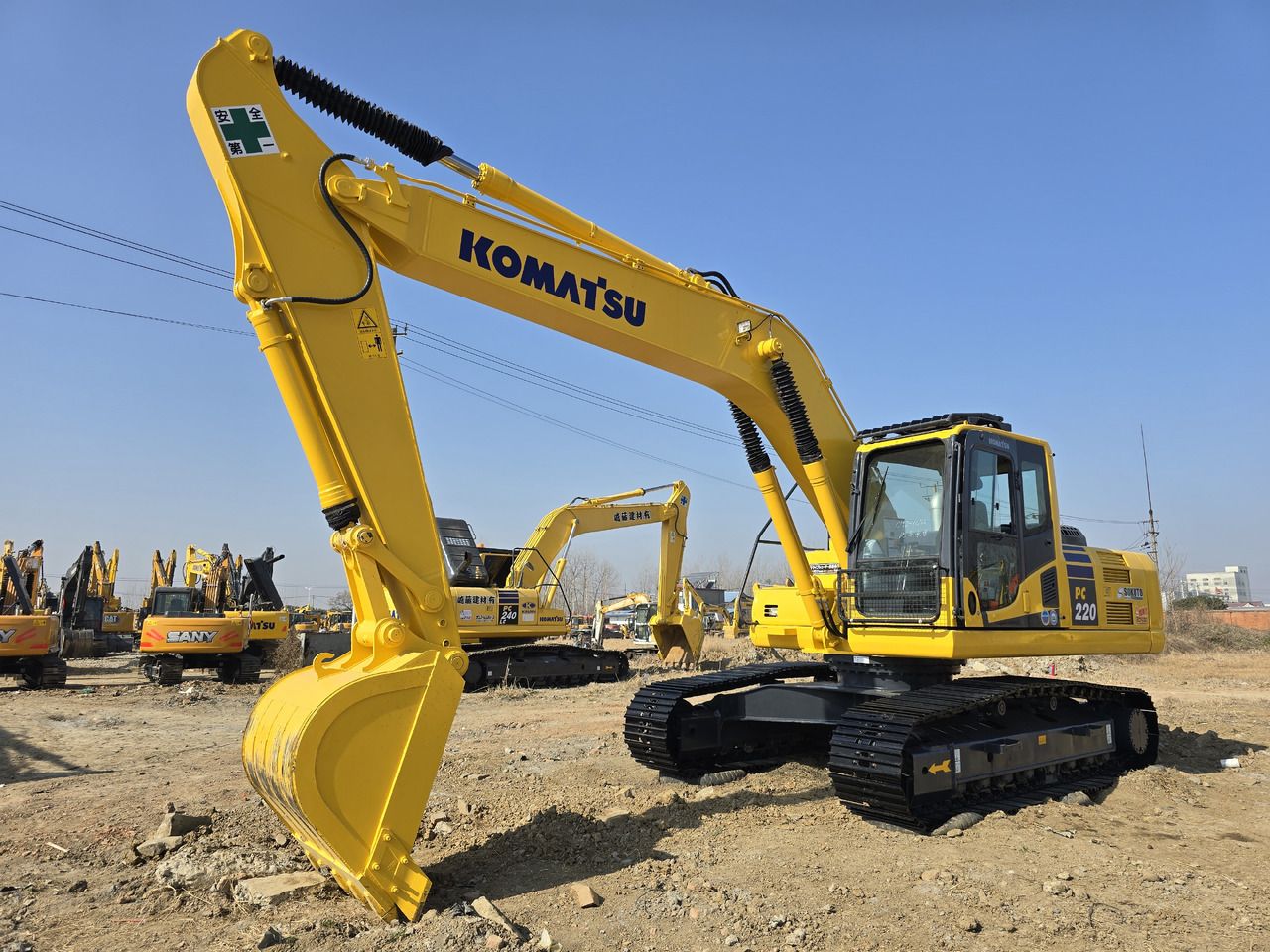 Escavatore cingolato Komatsu PC220-8 del 2024, vista laterale