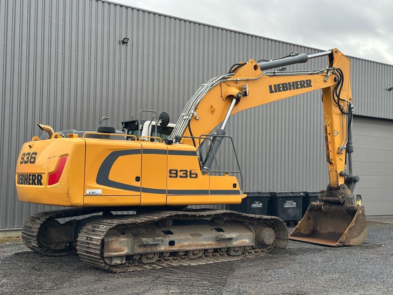 2018 Liebherr R936LC crawler excavator, rear three-quarter view 2018 Liebherr R936LC crawler excavator, rear three-quarter view