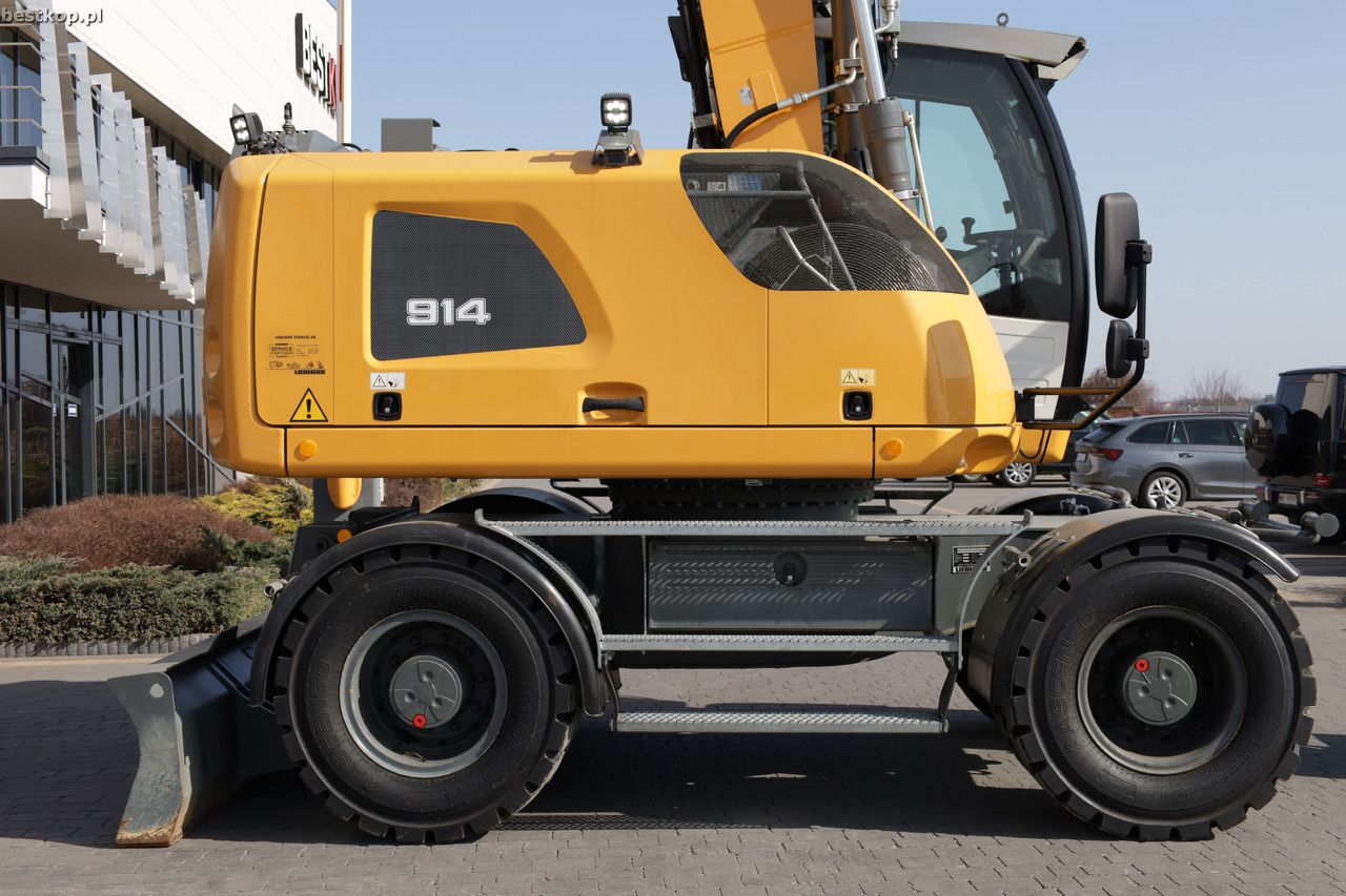 2017 Liebherr A914 Litronic wheel excavator, side profile view 2017 Liebherr A914 Litronic wheel excavator, side profile view
