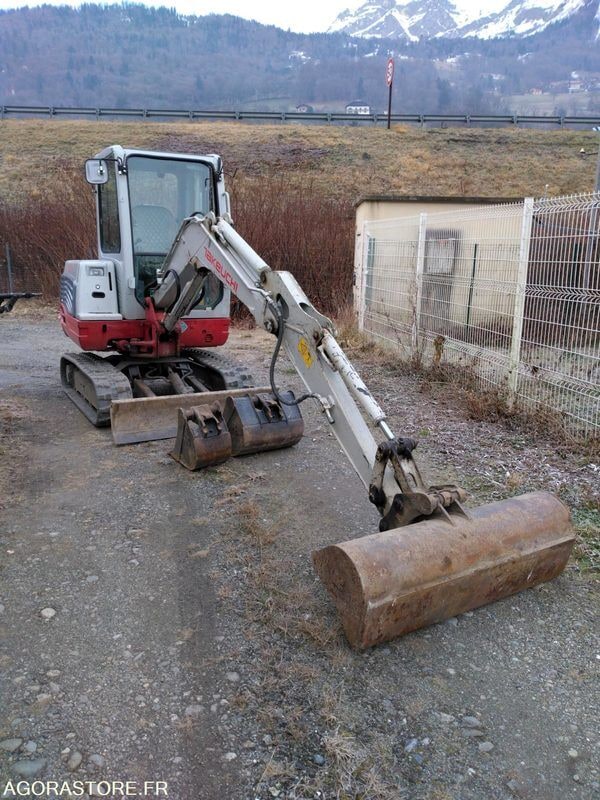 2012 Takeuchi TB 228 mini excavator, front three-quarter view 2012 Takeuchi TB 228 mini excavator, front three-quarter view