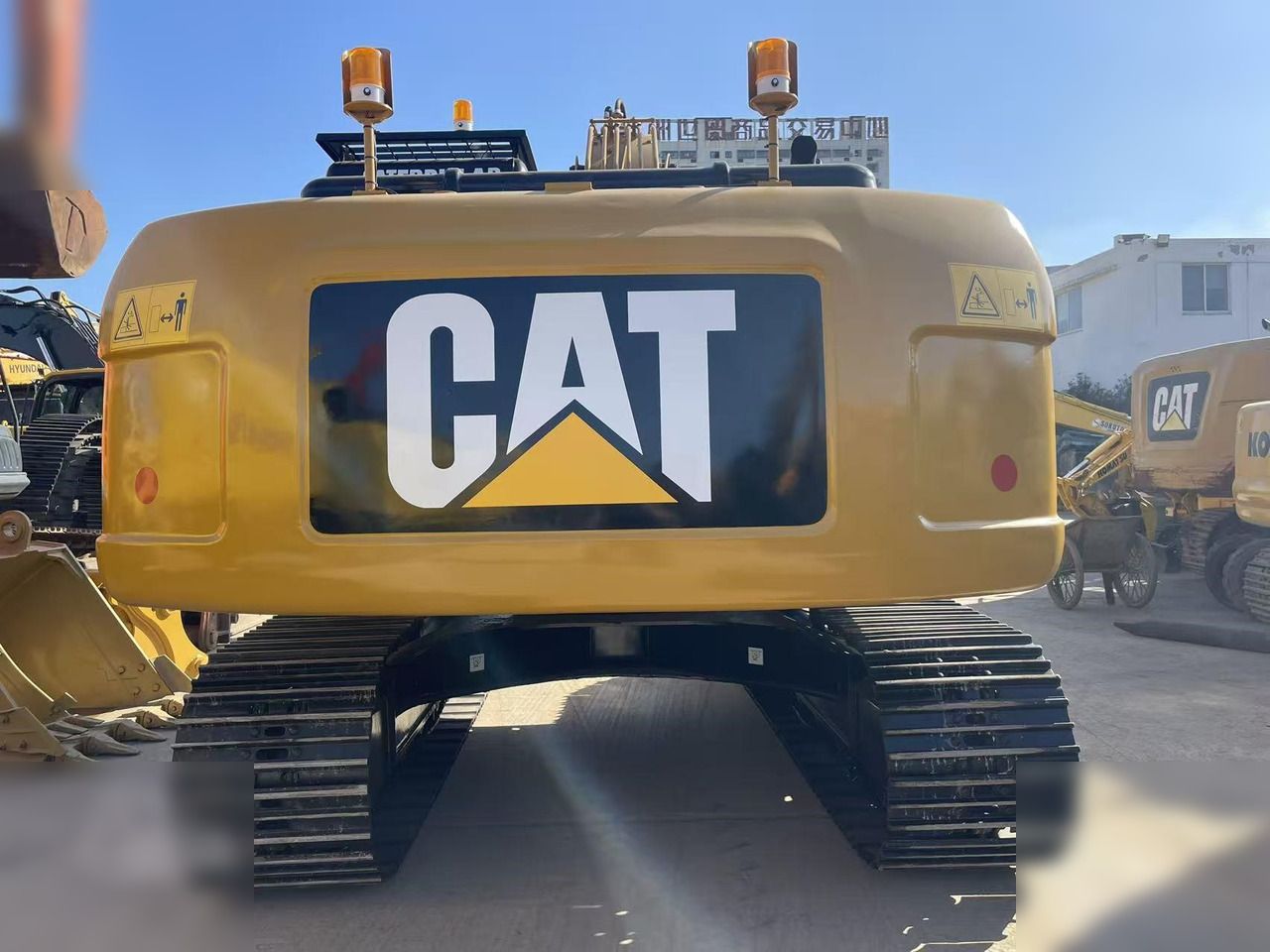 2024 Caterpillar 320D Raupenbagger Rückansicht 2024 Caterpillar 320D Raupenbagger Rückansicht