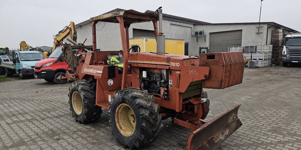 1995 Ditch Witch 7610DD wheel excavator, three-quarter front view 1995 Ditch Witch 7610DD wheel excavator, three-quarter front view
