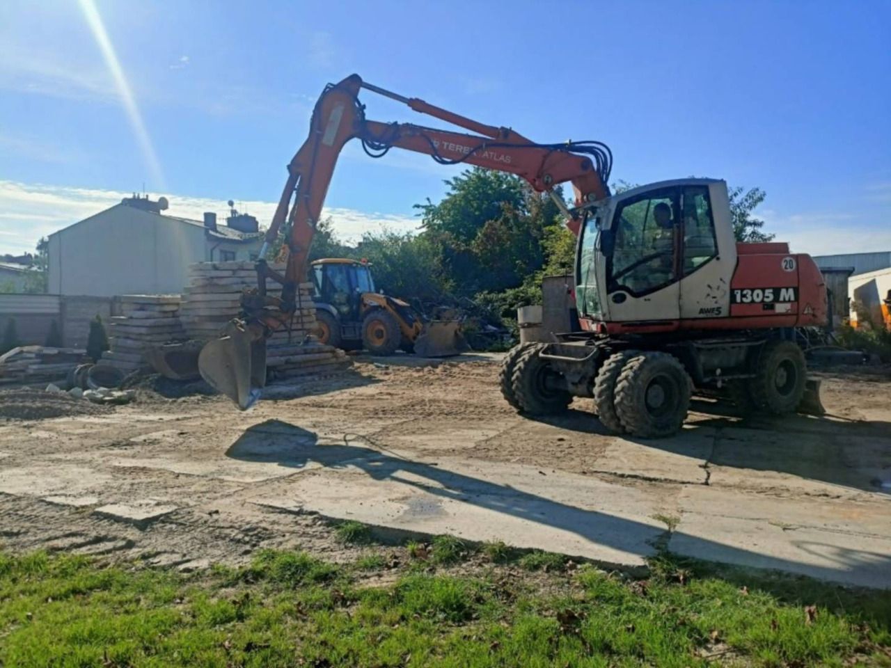2006 Atlas 1305 M wheel excavator, side view 2006 Atlas 1305 M wheel excavator, side view