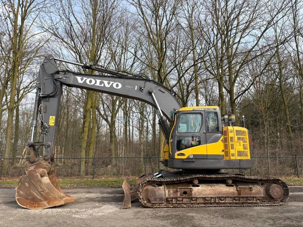 2015 Volvo ECR235DL crawler excavator, side view 2015 Volvo ECR235DL crawler excavator, side view