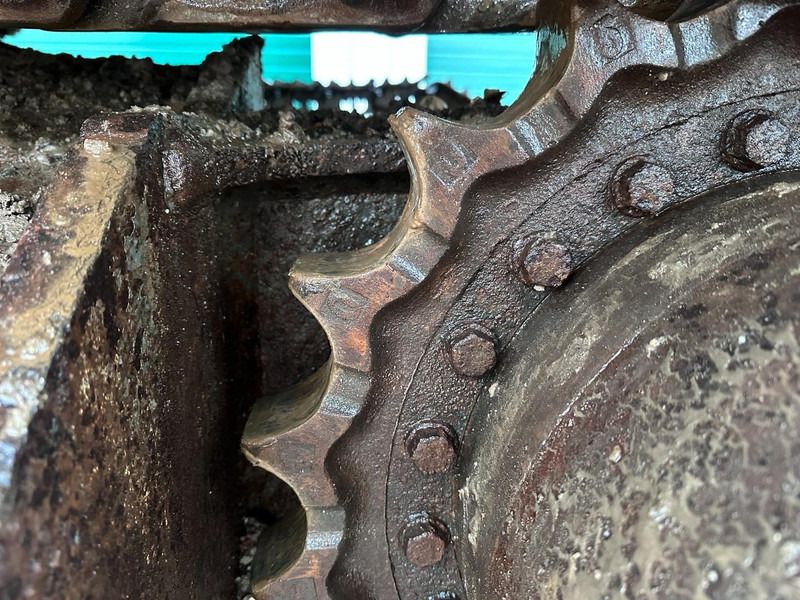2003 Volvo EC160 crawler excavator drive sprocket detail 2003 Volvo EC160 crawler excavator drive sprocket detail