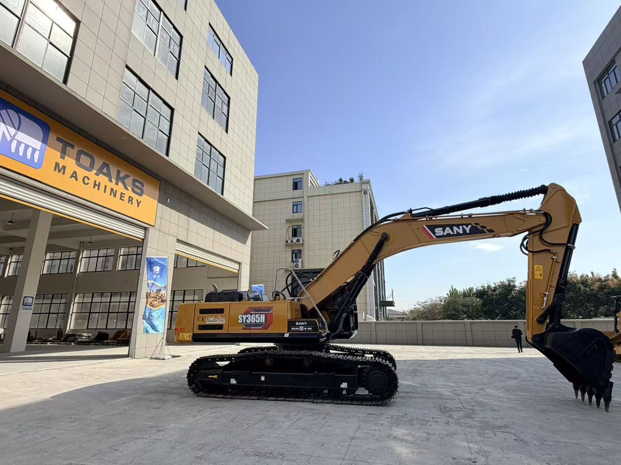 2024 Sany SY365H crawler excavator, side profile view 2024 Sany SY365H crawler excavator, side profile view