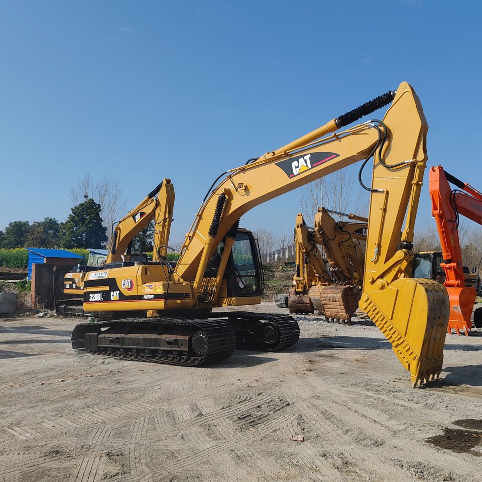 2018 Caterpillar 320BL crawler excavator side view