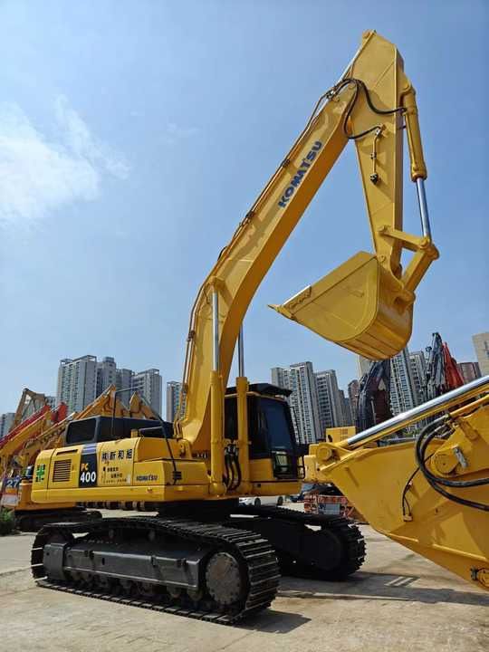 2022 Komatsu PC400-8 crawler excavator, side view 2022 Komatsu PC400-8 crawler excavator, side view