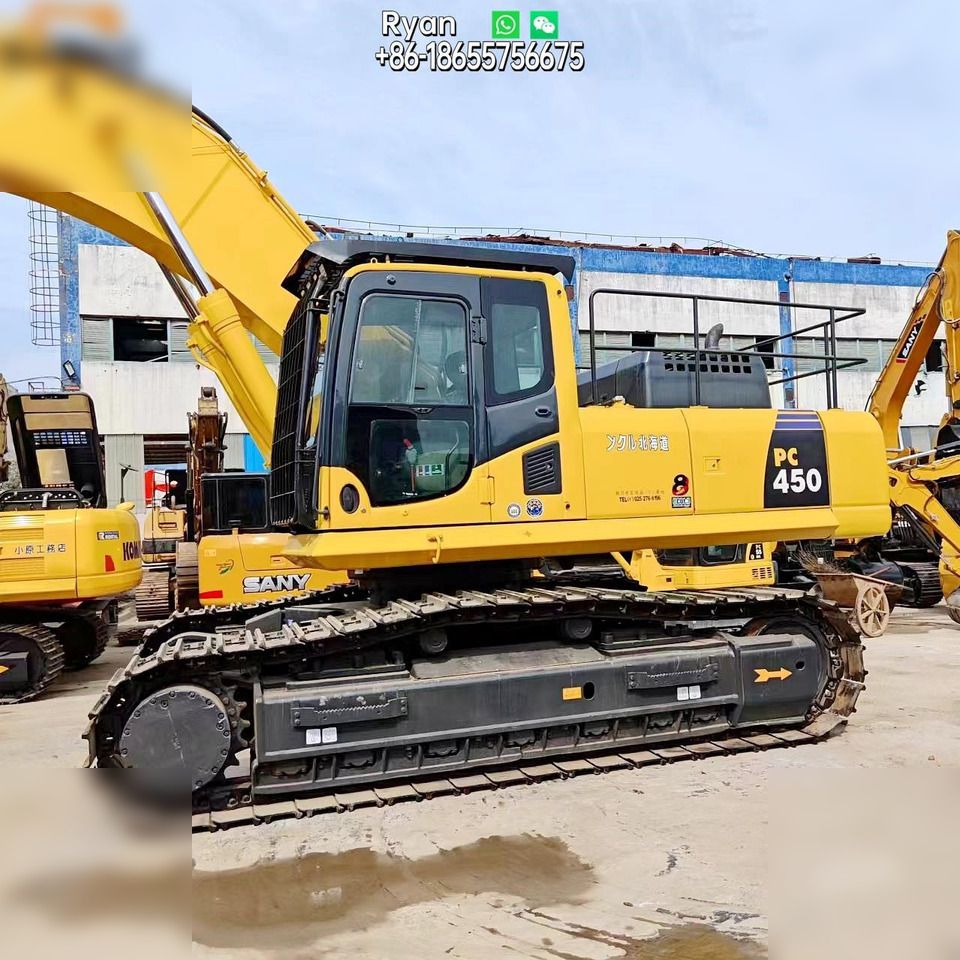 2019 Komatsu PC450-8 crawler excavator side view 2019 Komatsu PC450-8 crawler excavator side view