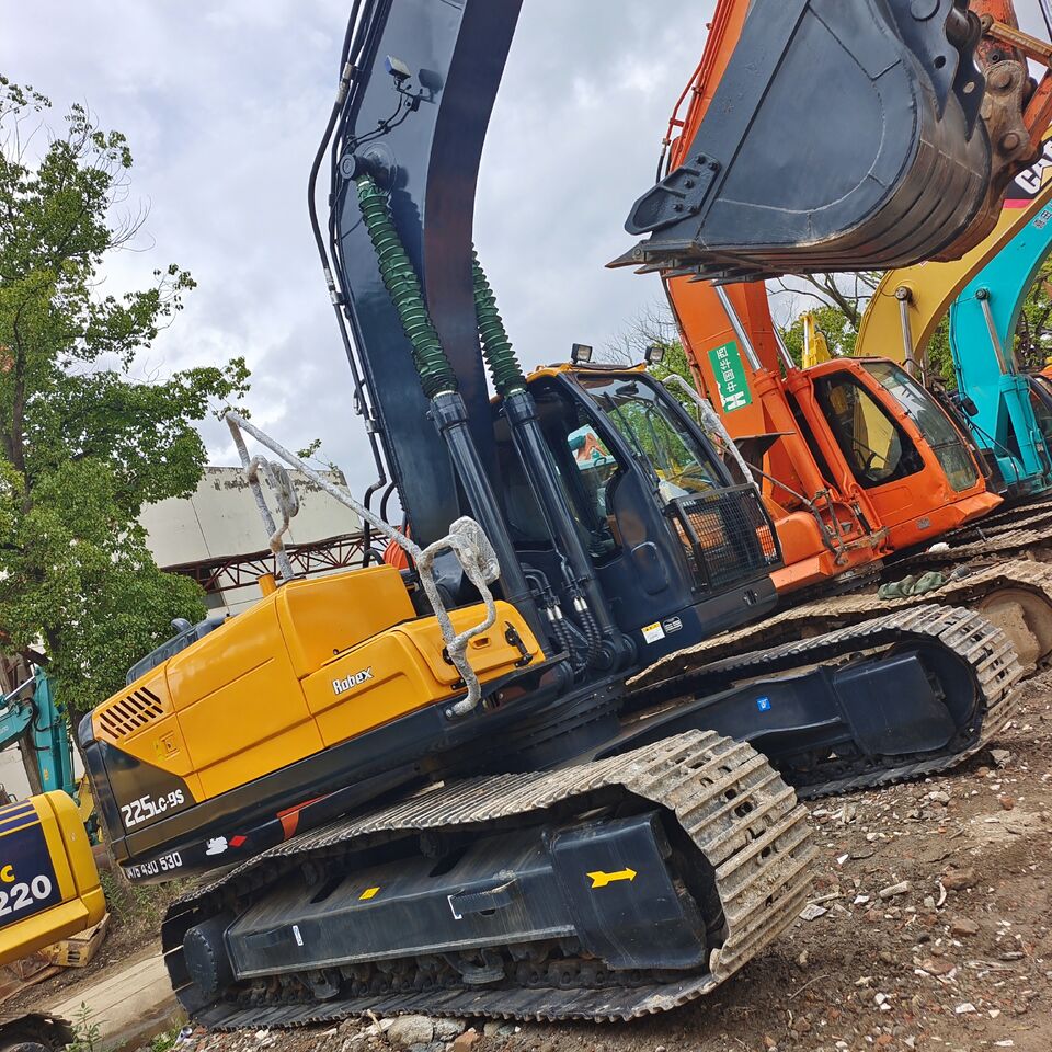 2024 Hyundai 225LC-9S crawler excavator, rear three-quarter view 2024 Hyundai 225LC-9S crawler excavator, rear three-quarter view
