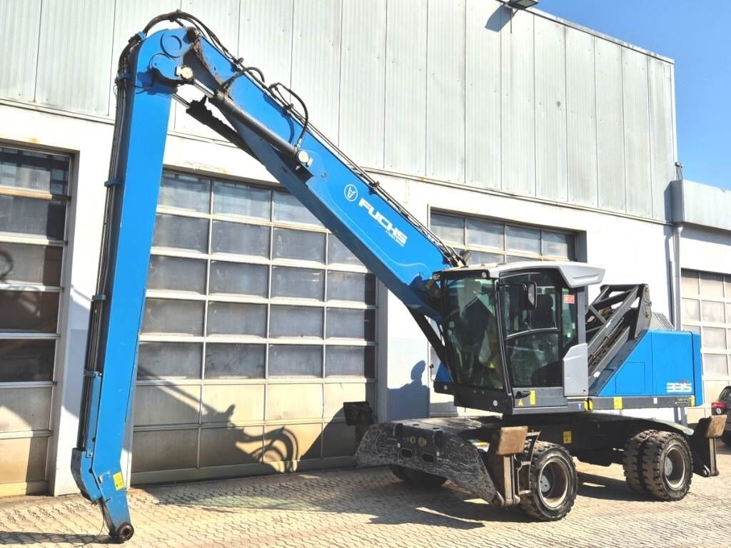 2017 Fuchs MHL335 F material handler, side view 2017 Fuchs MHL335 F material handler, side view