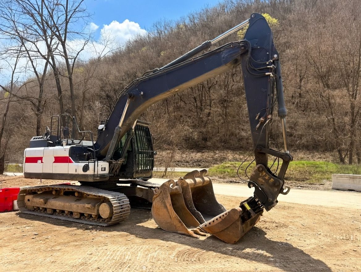 2018 Doosan DX235 LC 5 crawler excavator, side view