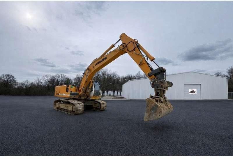 2006 Liebherr R944C HDSL LITRONIC crawler excavator side view 2006 Liebherr R944C HDSL LITRONIC crawler excavator side view