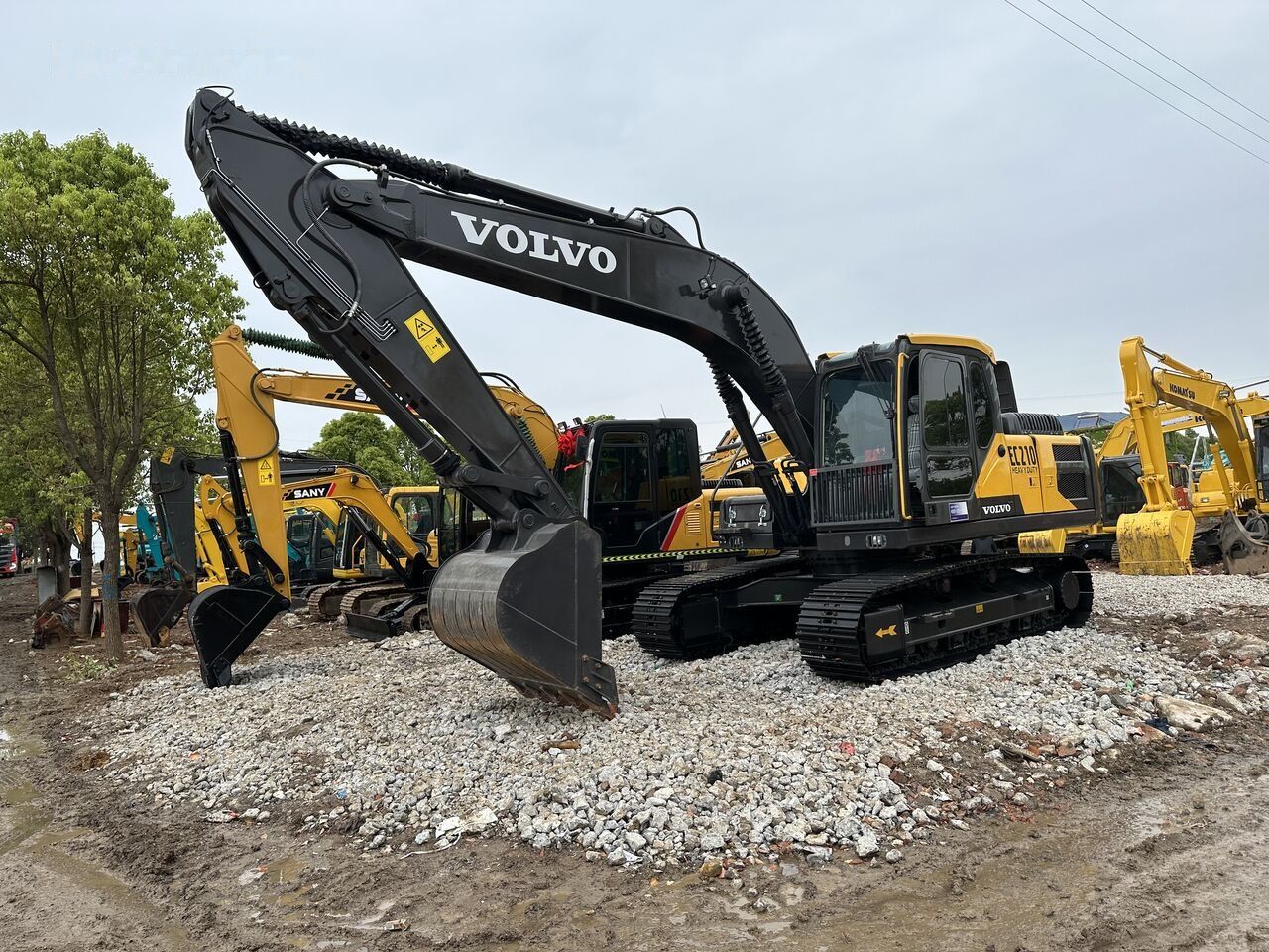 2018 Volvo EC210 crawler excavator, side profile view 2018 Volvo EC210 crawler excavator, side profile view
