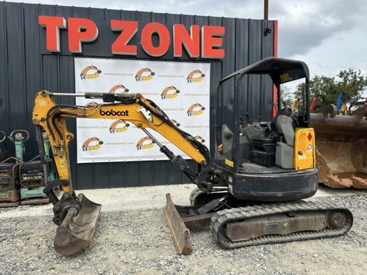 2015 Bobcat E26 mini excavator, side view 2015 Bobcat E26 mini excavator, side view