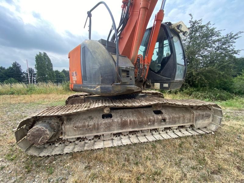 2012 Hitachi Zaxis 225 USLC crawler excavator side view