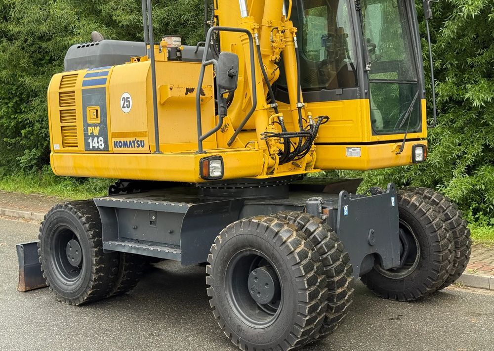 2011 Komatsu PW148 wheel excavator side view