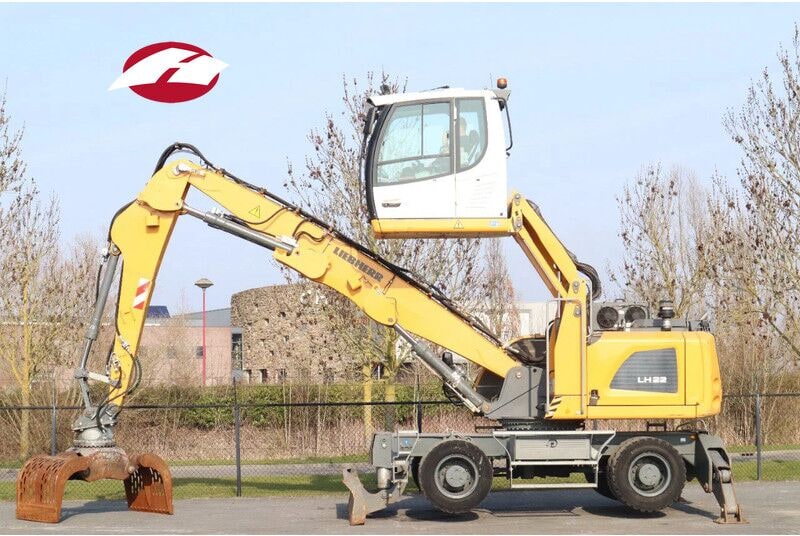 2018 Liebherr LH 22 M material handler, side view 2018 Liebherr LH 22 M material handler, side view